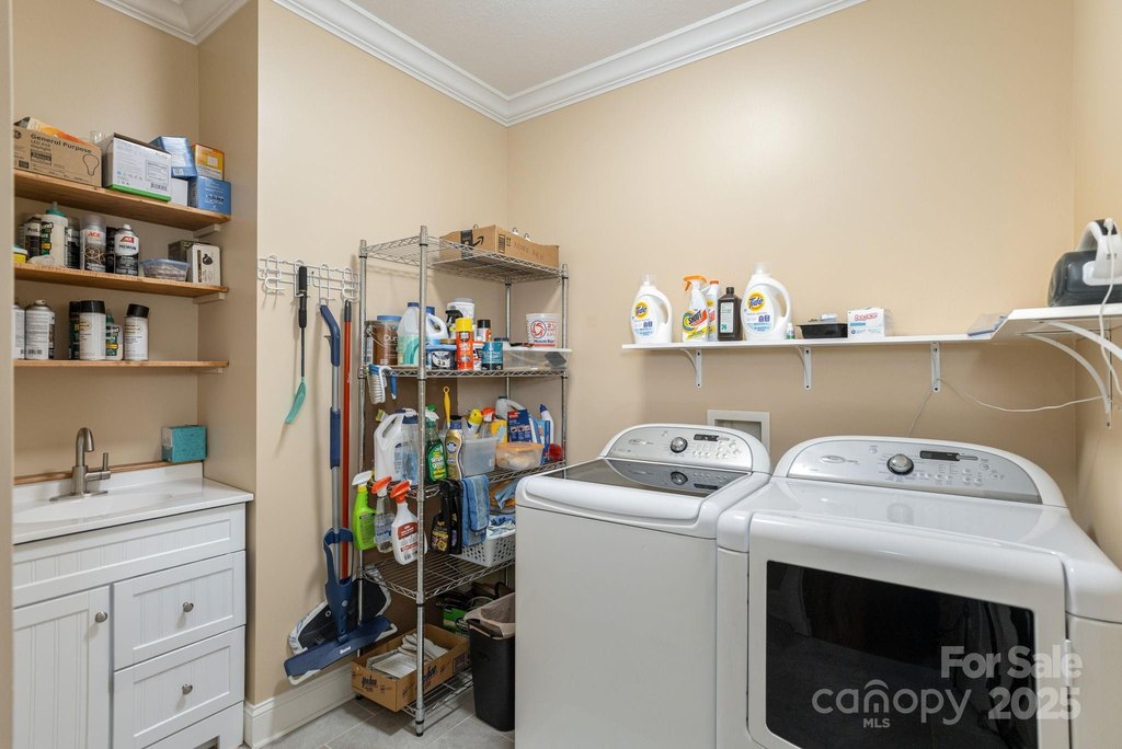 Flat Rock, North Carolina, 28731, United States, 3 Bedrooms Bedrooms, ,3 BathroomsBathrooms,Residential,Forsale,1985995