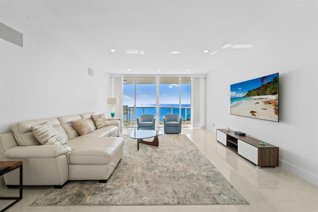 Fort Lauderdale, Florida, 33308, United States, 2 Bedrooms Bedrooms, ,2.5 BathroomsBathrooms,Residential,Forsale,1968240