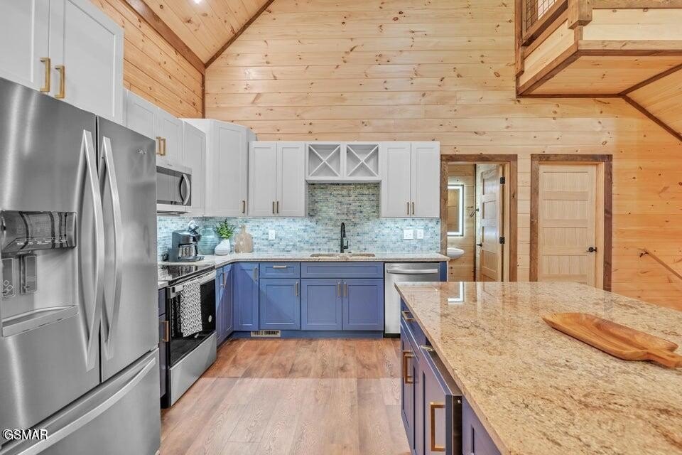 Pigeon Forge, Tennessee, 37863, United States, 2 Bedrooms Bedrooms, ,3.5 BathroomsBathrooms,Residential,Forsale,1999445