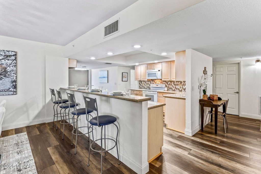 Daytona Beach Shores, Florida, 32118, United States, 3 Bedrooms Bedrooms, ,3 BathroomsBathrooms,Residential,Forsale,1990137