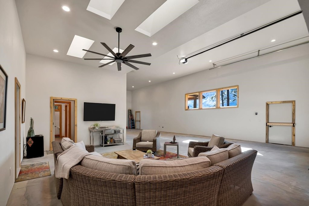 Custer, South Dakota, 57730, United States, 2 Bedrooms Bedrooms, ,2 BathroomsBathrooms,Residential,Forsale,1962260