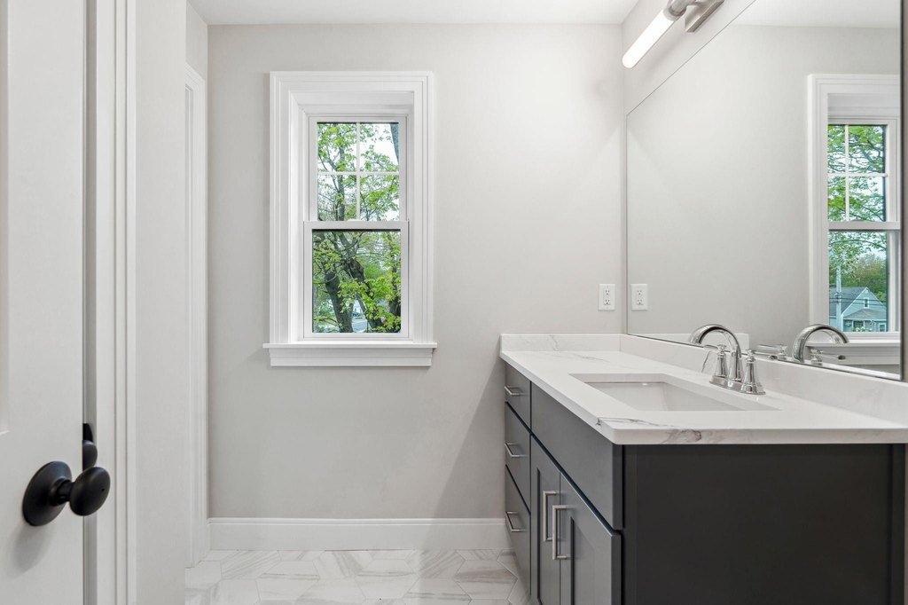 Kittery, Maine, 03905, United States, 4 Bedrooms Bedrooms, ,2.5 BathroomsBathrooms,Residential,Forsale,2002410