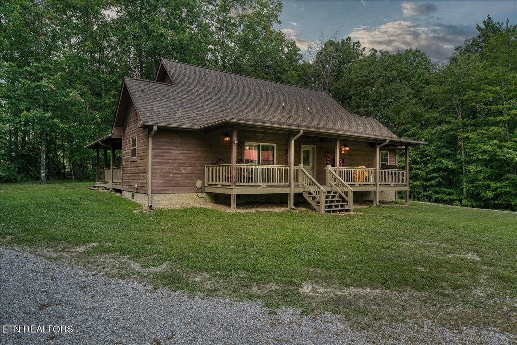 Jamestown, Tennessee, 38556, United States, 2 Bedrooms Bedrooms, ,2.5 BathroomsBathrooms,Residential,Forsale,1929822