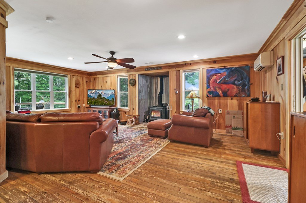 Allardt, Tennessee, 38504, United States, 2 Bedrooms Bedrooms, ,2 BathroomsBathrooms,Residential,Forsale,1953791