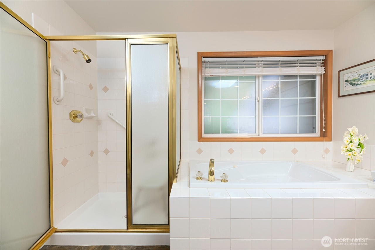 Mill Creek, Washington, 98012, United States, 2 Bedrooms Bedrooms, ,3 BathroomsBathrooms,Residential,Forsale,1965874