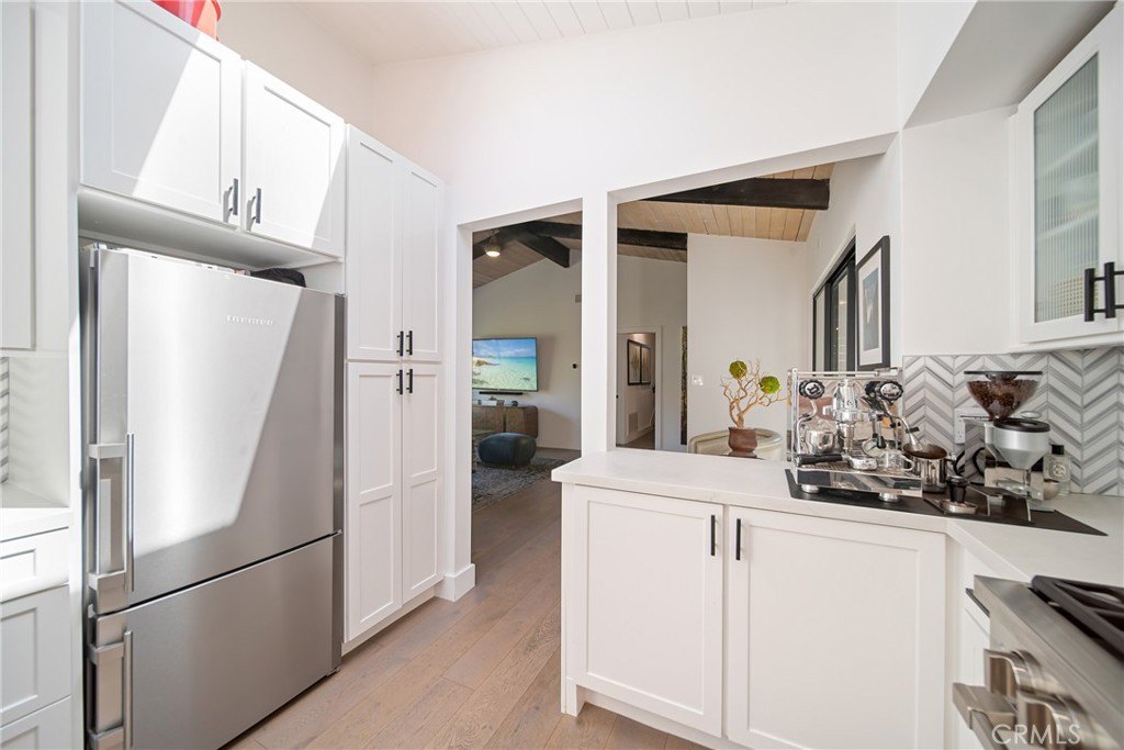 Los Angeles, California, 90046, United States, 3 Bedrooms Bedrooms, ,2 BathroomsBathrooms,Residential,Forsale,1985943