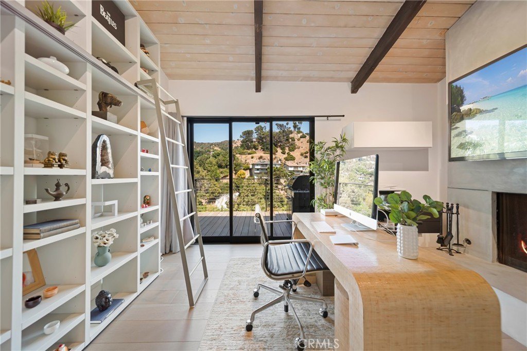 Los Angeles, California, 90046, United States, 3 Bedrooms Bedrooms, ,2 BathroomsBathrooms,Residential,Forsale,1985943