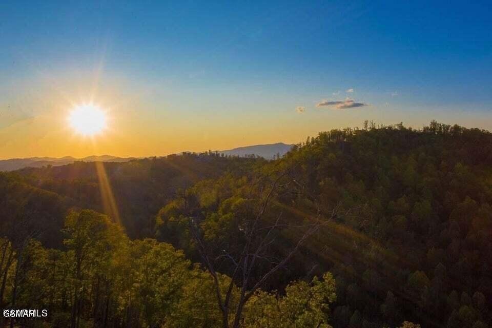 Sevierville, Tennessee, 37876, United States, 5 Bedrooms Bedrooms, ,3.5 BathroomsBathrooms,Residential,Forsale,1973601