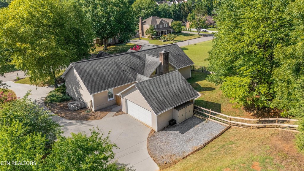 Maryville, Tennessee, 37803, United States, 3 Bedrooms Bedrooms, ,2 BathroomsBathrooms,Residential,Forsale,1952843