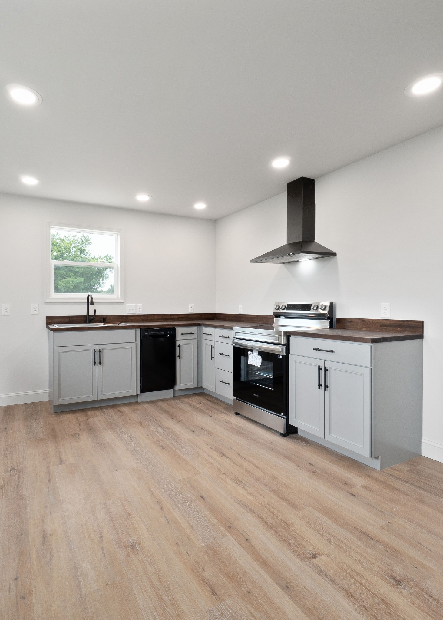 Dowelltown, Tennessee, 37059, United States, 4 Bedrooms Bedrooms, ,3 BathroomsBathrooms,Residential,Forsale,1999477