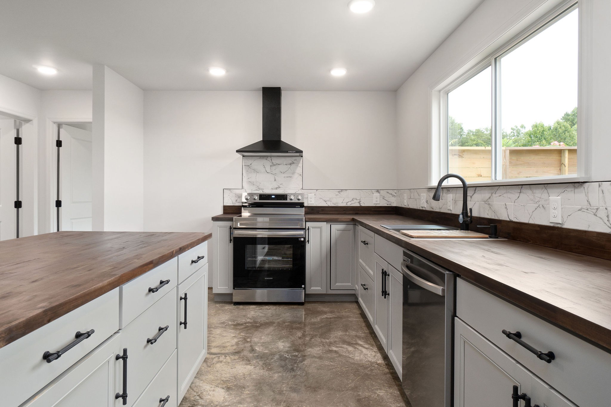 Dowelltown, Tennessee, 37059, United States, 4 Bedrooms Bedrooms, ,3 BathroomsBathrooms,Residential,Forsale,1999477