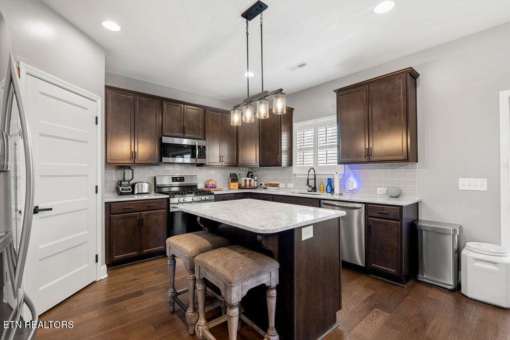 Lenoir City, Tennessee, 37771, United States, 4 Bedrooms Bedrooms, ,3.5 BathroomsBathrooms,Residential,Forsale,1973586