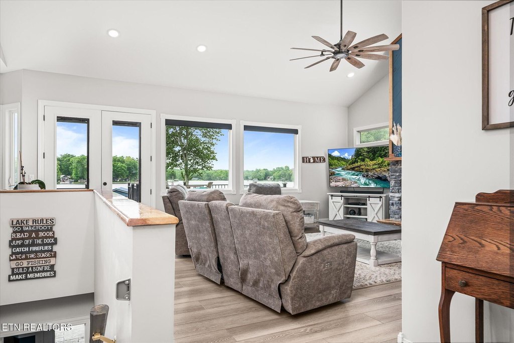 Crossville, Tennessee, 38572, United States, 3 Bedrooms Bedrooms, ,3.5 BathroomsBathrooms,Residential,Forsale,1886022