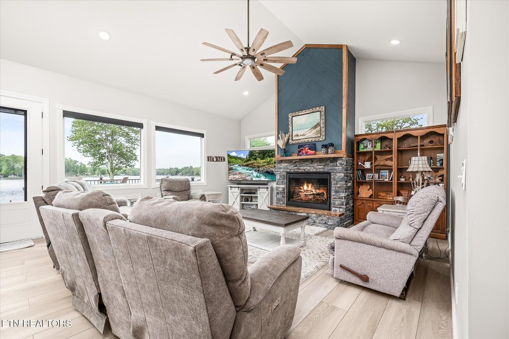 Crossville, Tennessee, 38572, United States, 3 Bedrooms Bedrooms, ,3.5 BathroomsBathrooms,Residential,Forsale,1886022