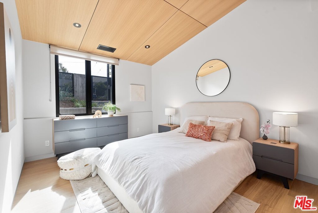 Malibu, California, 90265, United States, 3 Bedrooms Bedrooms, ,3 BathroomsBathrooms,Residential,Forsale,2004062