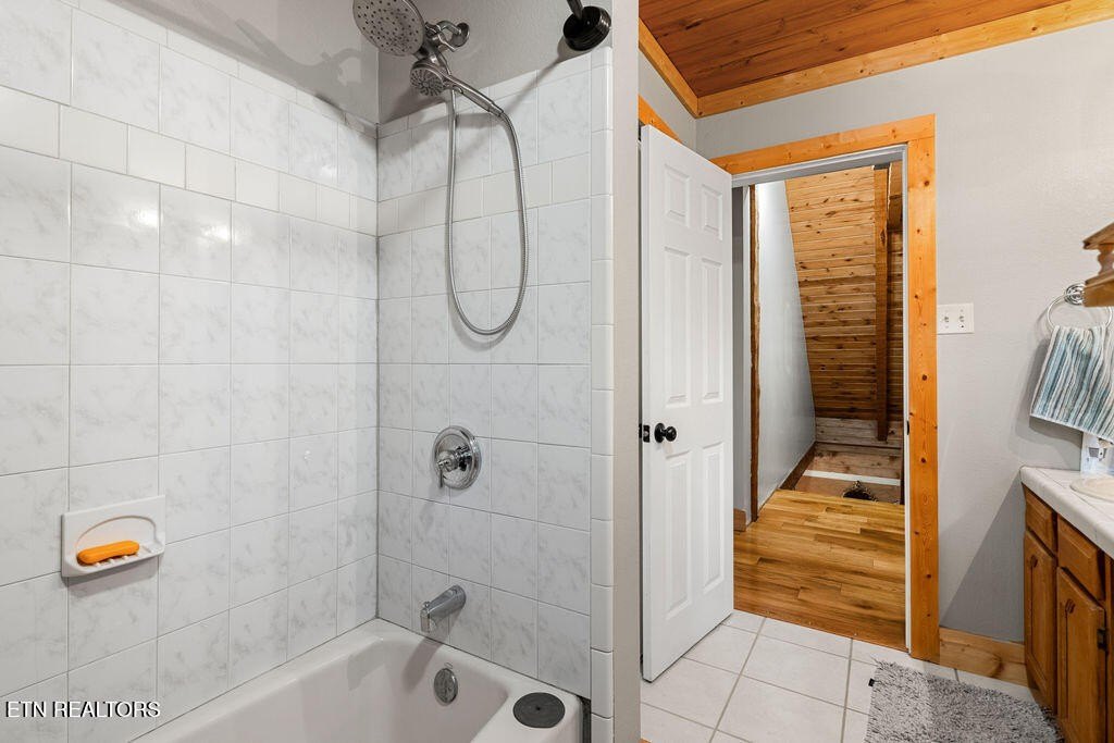 Lenoir City, Tennessee, 37771, United States, 4 Bedrooms Bedrooms, ,3.5 BathroomsBathrooms,Residential,Forsale,1960213