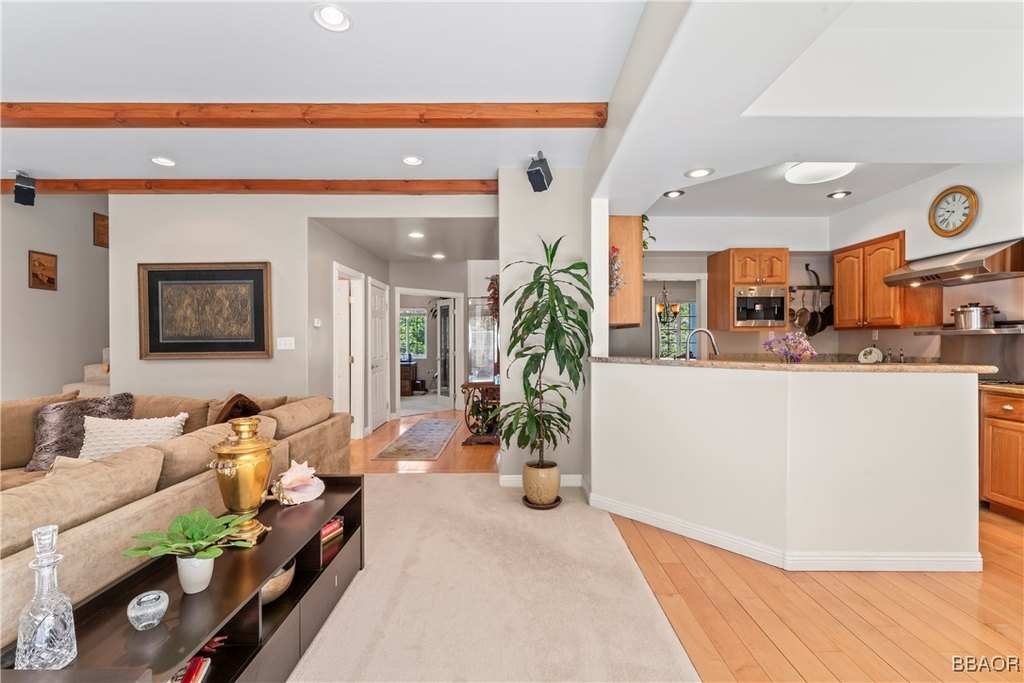 Lake Arrowhead, California, 92317, United States, 4 Bedrooms Bedrooms, ,4 BathroomsBathrooms,Residential,Forsale,1886288