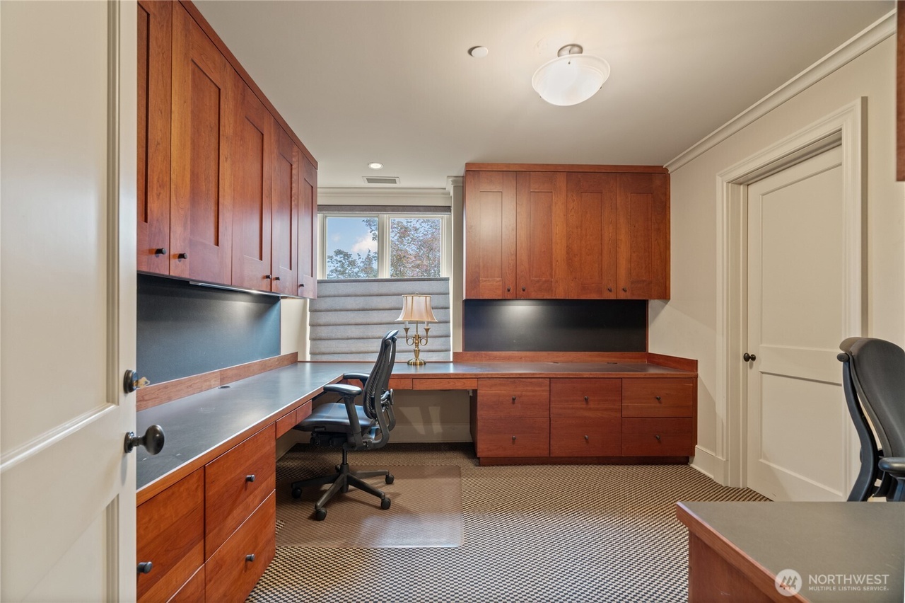 Kirkland, Washington, 98033, United States, 3 Bedrooms Bedrooms, ,3 BathroomsBathrooms,Residential,Forsale,1965877