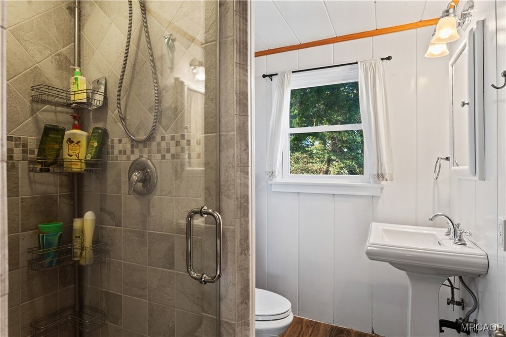 Lake Arrowhead, California, 92352, United States, 2 Bedrooms Bedrooms, ,2 BathroomsBathrooms,Residential,Forsale,1971035