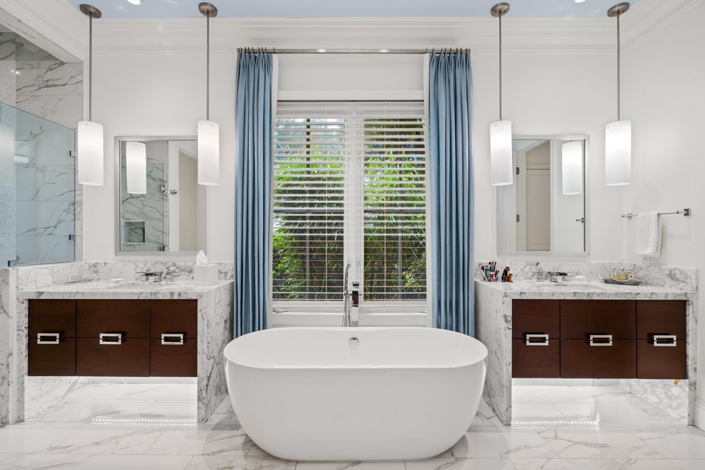 Gulf Stream, Florida, 33483, United States, 4 Bedrooms Bedrooms, ,4.5 BathroomsBathrooms,Residential,Forsale,1969900