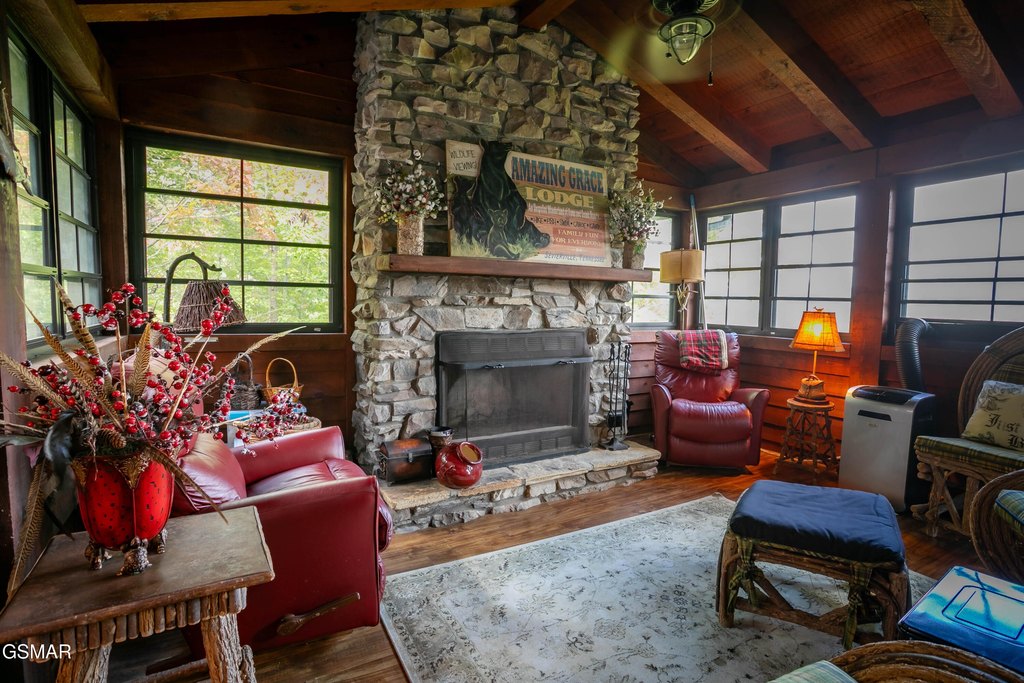 Sevierville, Tennessee, 37862, United States, 4 Bedrooms Bedrooms, ,5.5 BathroomsBathrooms,Residential,Forsale,1999464