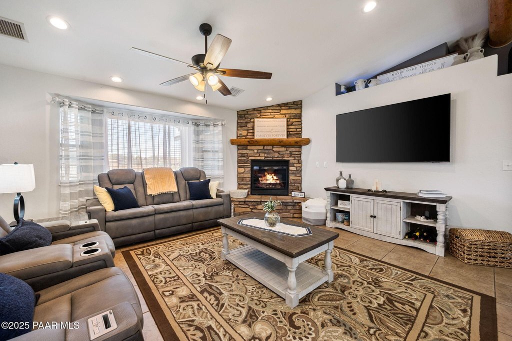 Chino Valley, Arizona, 86323, United States, 5 Bedrooms Bedrooms, ,2 BathroomsBathrooms,Residential,Forsale,1968231