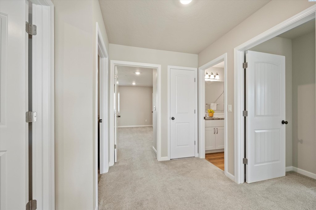 Richland, Washington, 99352, United States, 4 Bedrooms Bedrooms, ,2.5 BathroomsBathrooms,Residential,Forsale,1990696