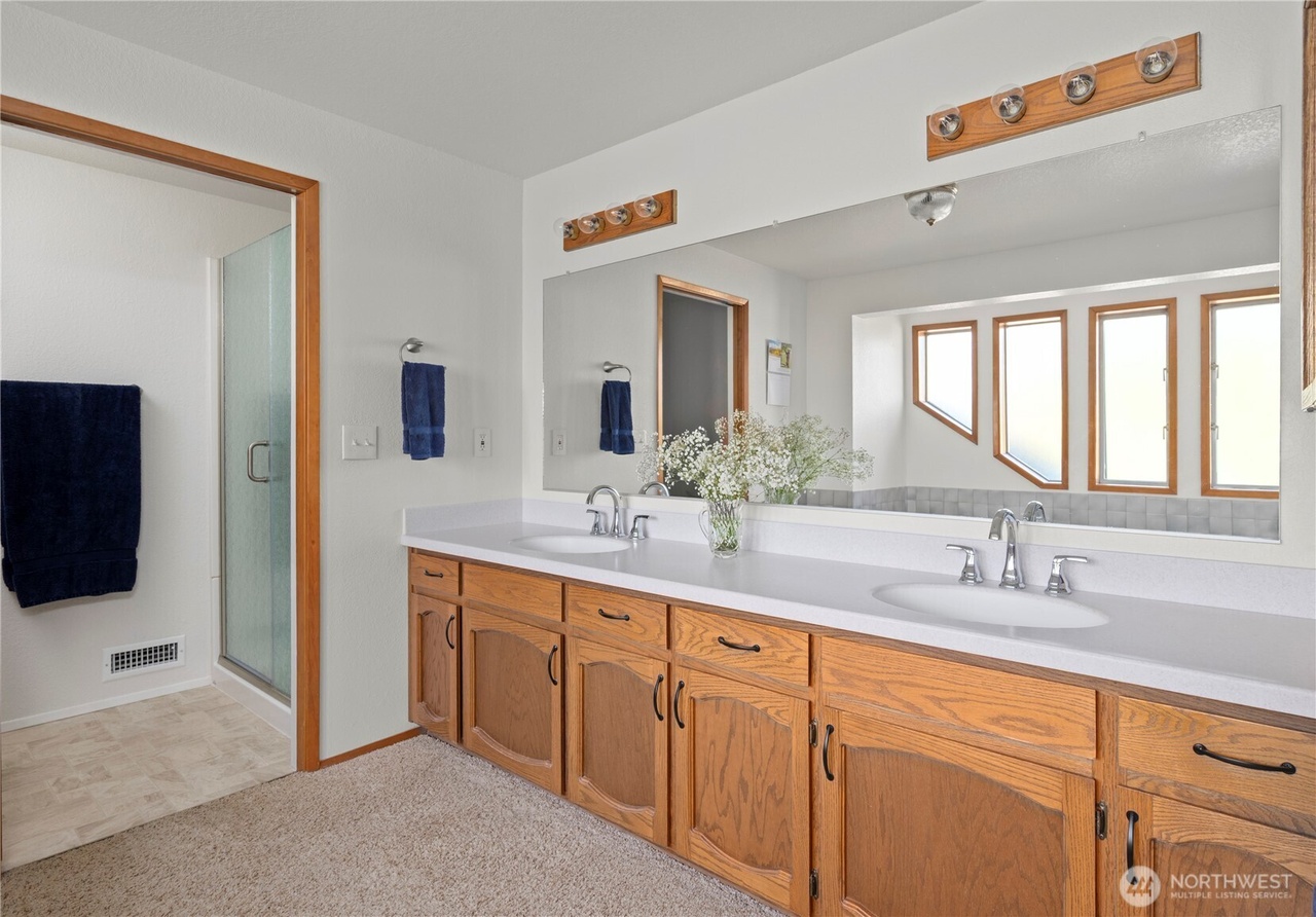 Oak Harbor, Washington, 98277, United States, 4 Bedrooms Bedrooms, ,2 BathroomsBathrooms,Residential,Forsale,1965888