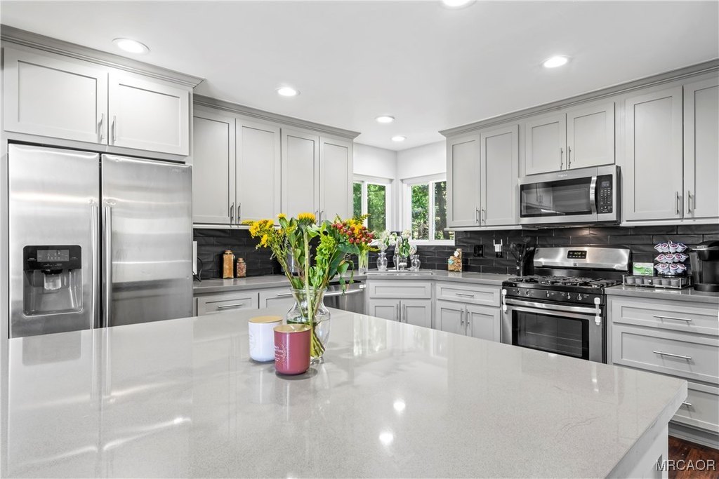 Lake Arrowhead, California, 92352, United States, 3 Bedrooms Bedrooms, ,2.5 BathroomsBathrooms,Residential,Forsale,2004859