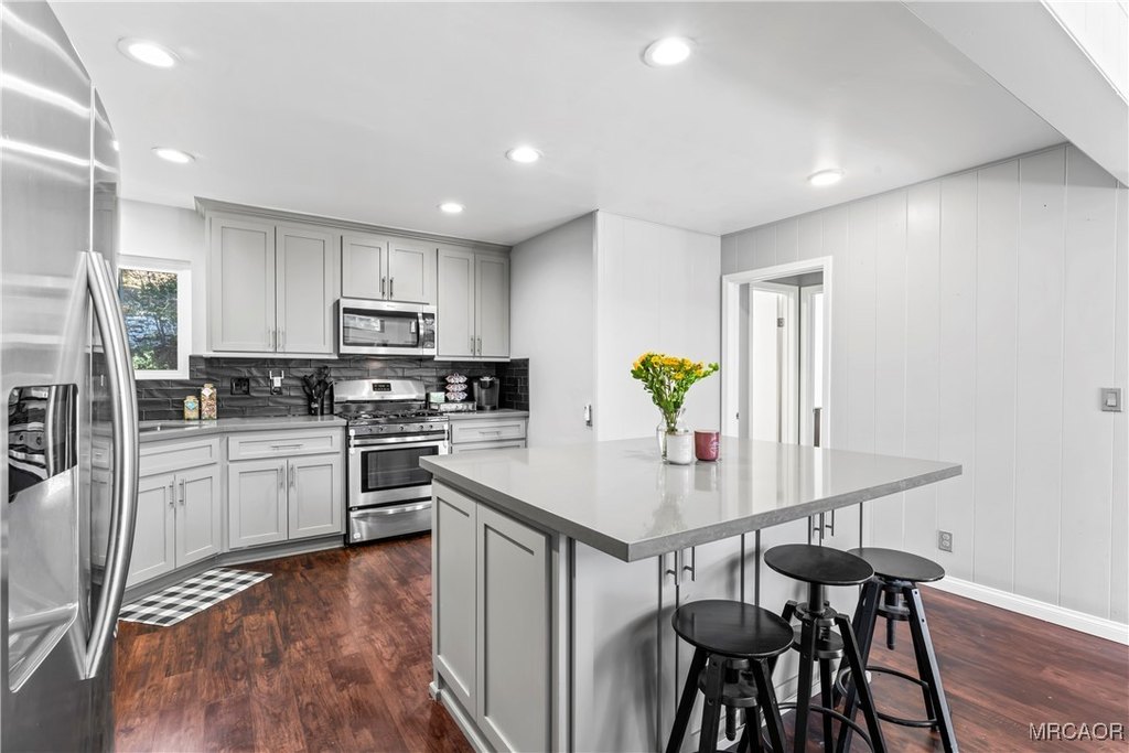 Lake Arrowhead, California, 92352, United States, 3 Bedrooms Bedrooms, ,2.5 BathroomsBathrooms,Residential,Forsale,2004859