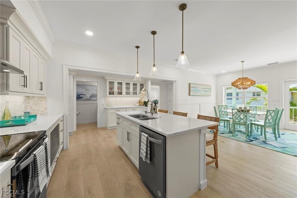 Sanibel, Florida, 33957, United States, 4 Bedrooms Bedrooms, ,4.5 BathroomsBathrooms,Residential,Forsale,1971930