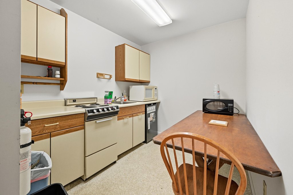 Hallowell, Maine, 04347, United States, ,Residential,Forsale,2002425