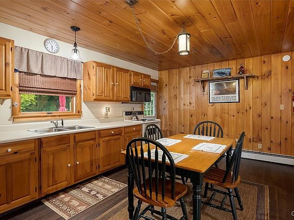 Eagle Bay, New York, 13331, United States, 3 Bedrooms Bedrooms, ,2 BathroomsBathrooms,Residential,Forsale,1969693