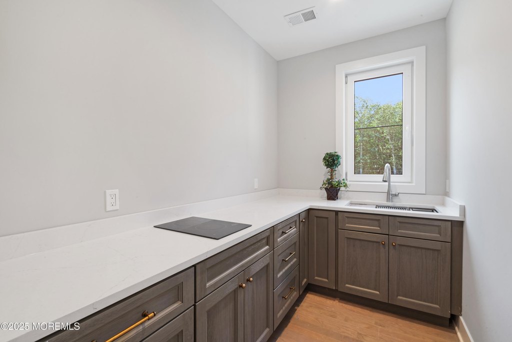 Howell, New Jersey, 07731, United States, 6 Bedrooms Bedrooms, ,5.5 BathroomsBathrooms,Residential,Forsale,1984568