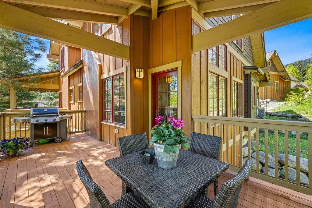 Donnelly, Idaho, 83615, United States, 2 Bedrooms Bedrooms, ,3 BathroomsBathrooms,Residential,Forsale,1996714