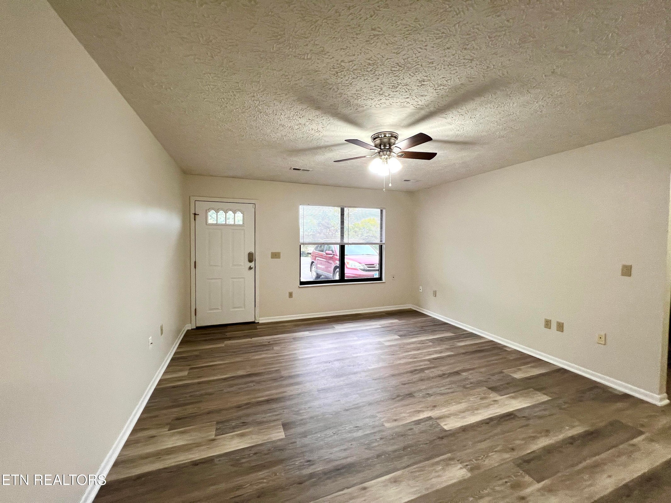 Kodak, Tennessee, 37764, United States, 2 Bedrooms Bedrooms, ,2 BathroomsBathrooms,Residential,Forsale,1973589