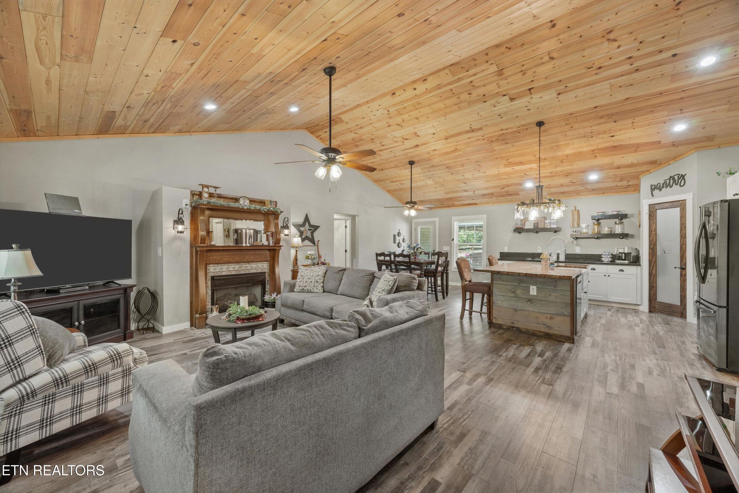 Sevierville, Tennessee, 37876, United States, 3 Bedrooms Bedrooms, ,4 BathroomsBathrooms,Residential,Forsale,1973590