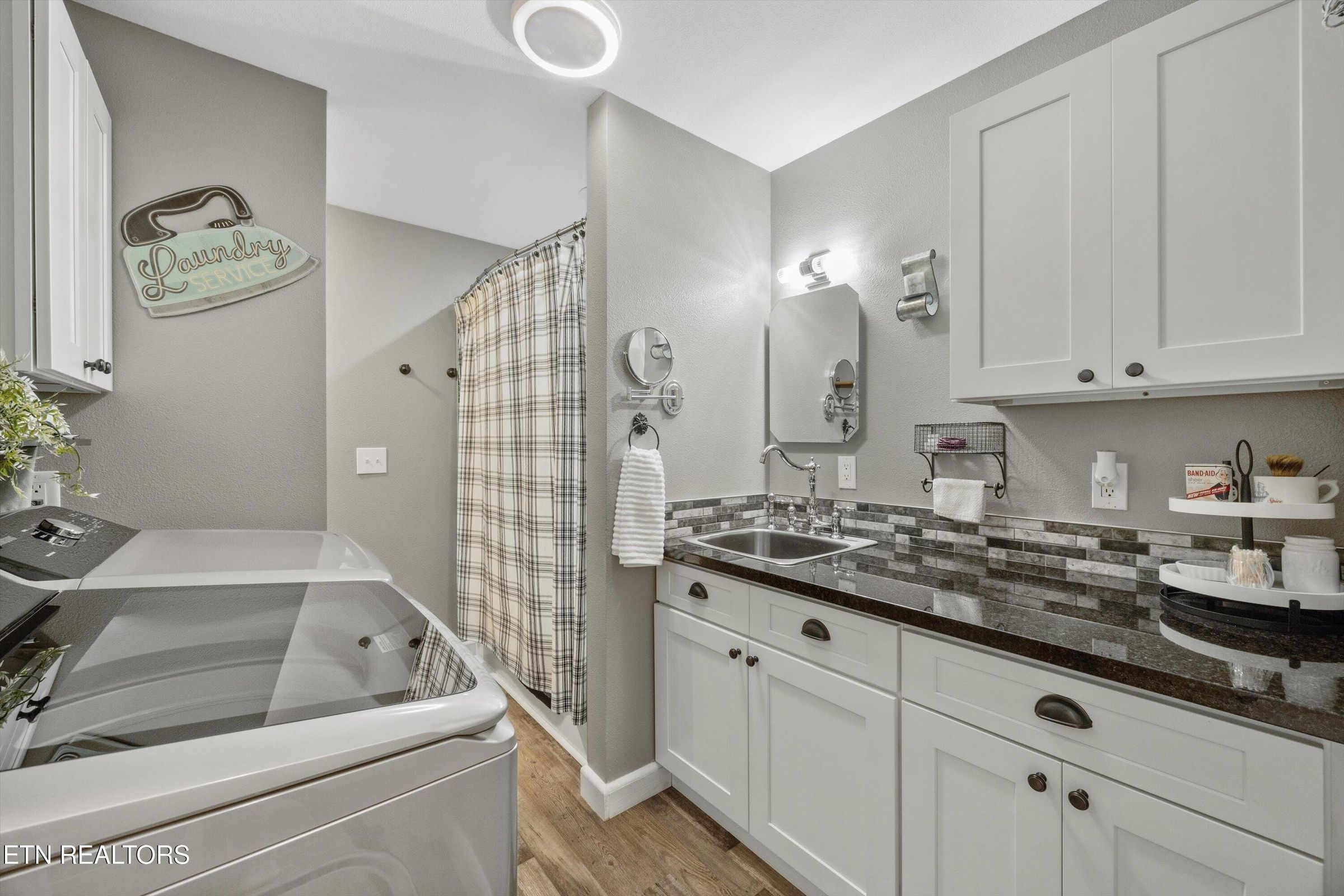 Sevierville, Tennessee, 37876, United States, 3 Bedrooms Bedrooms, ,4 BathroomsBathrooms,Residential,Forsale,1973590