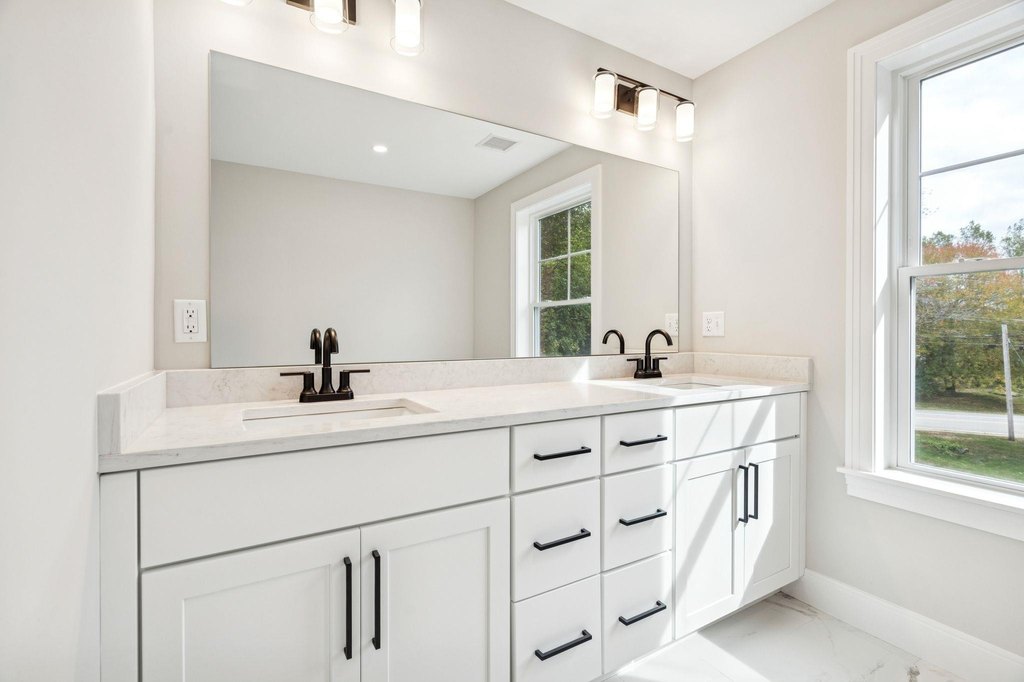 Portsmouth, New Hampshire, 03801, United States, 4 Bedrooms Bedrooms, ,2.5 BathroomsBathrooms,Residential,Forsale,2002371