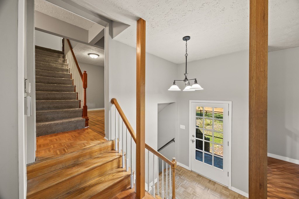 Byrdstown, Tennessee, 38549, United States, 2 Bedrooms Bedrooms, ,3 BathroomsBathrooms,Residential,Forsale,1996611