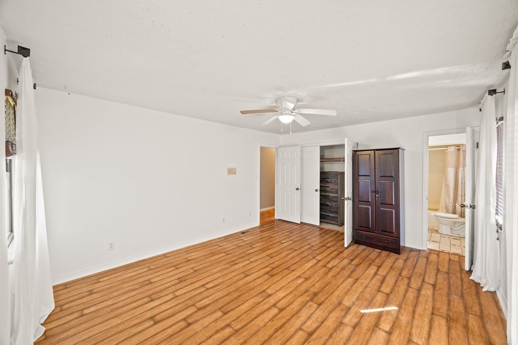 Byrdstown, Tennessee, 38549, United States, 2 Bedrooms Bedrooms, ,3 BathroomsBathrooms,Residential,Forsale,1996611