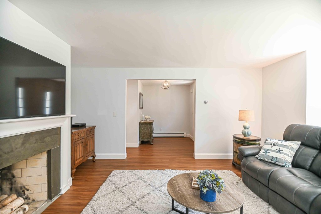 York, Maine, 03909, United States, 3 Bedrooms Bedrooms, ,3 BathroomsBathrooms,Residential,Forsale,1968210