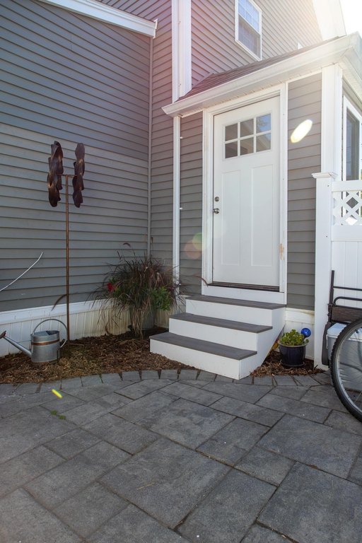 Portsmouth, New Hampshire, 03801, United States, 3 Bedrooms Bedrooms, ,2 BathroomsBathrooms,Residential,Forsale,2002416