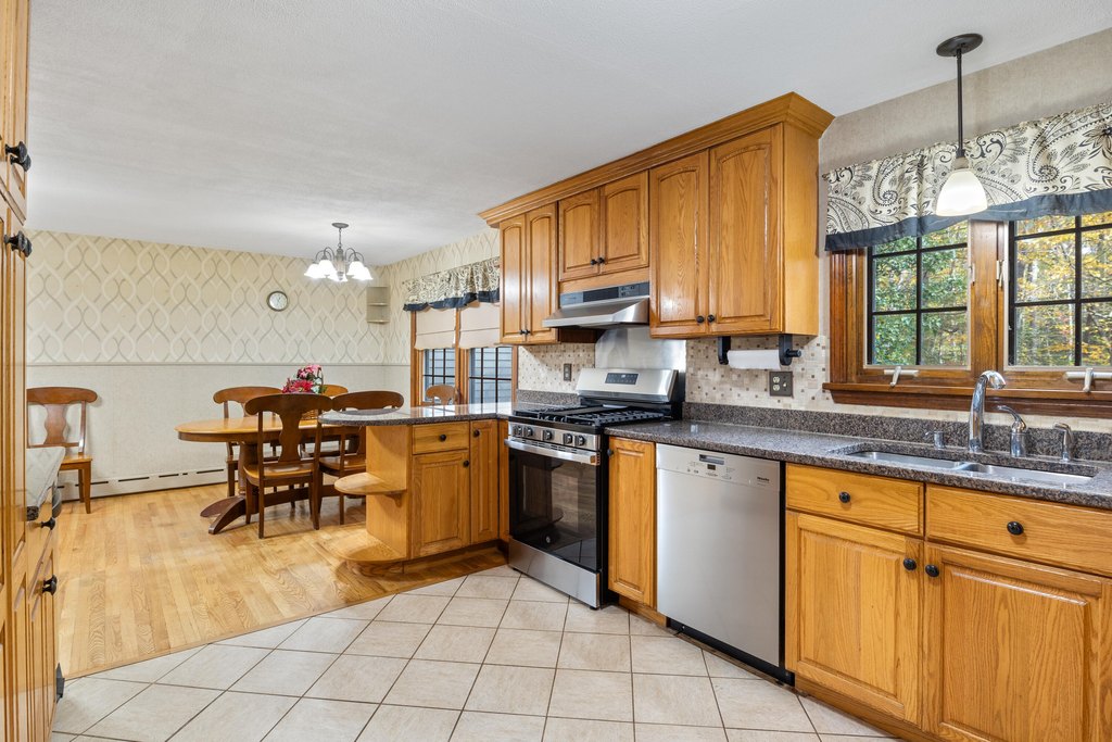 Eliot, Maine, 03903, United States, 4 Bedrooms Bedrooms, ,2 BathroomsBathrooms,Residential,Forsale,2002417