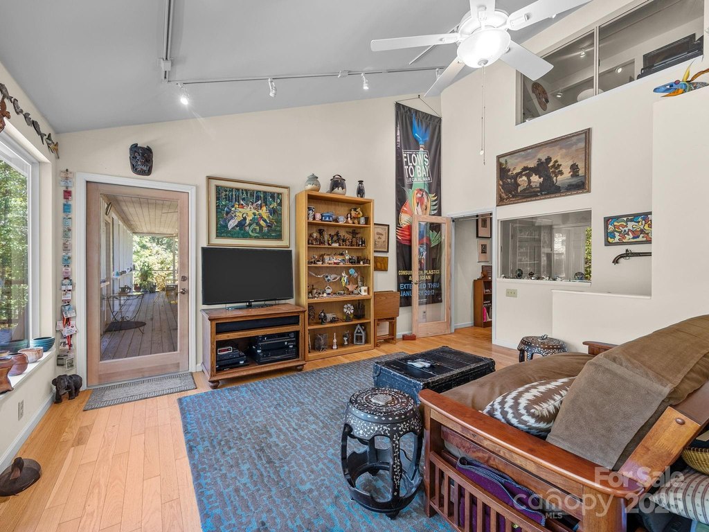 Landrum, South Carolina, 29356, United States, 2 Bedrooms Bedrooms, ,2.5 BathroomsBathrooms,Residential,Forsale,2004298