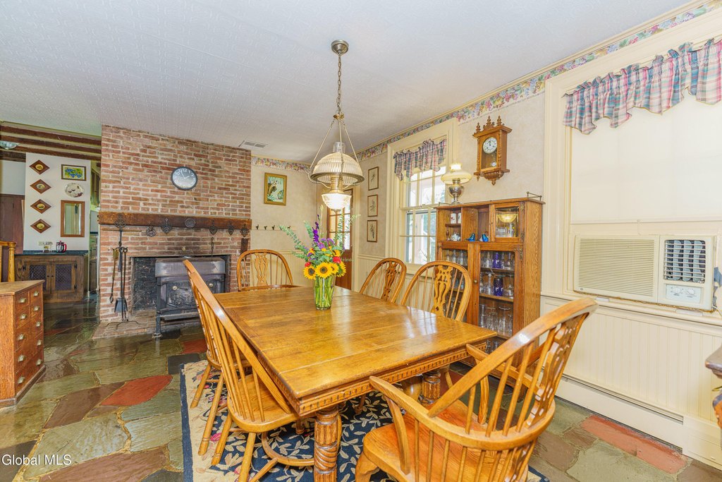 Schodack Landing, New York, 12156, United States, 7 Bedrooms Bedrooms, ,3 BathroomsBathrooms,Residential,Forsale,1953151
