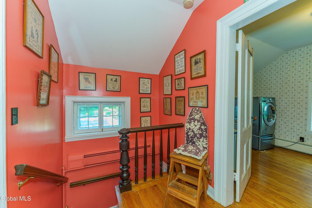 Schodack Landing, New York, 12156, United States, 7 Bedrooms Bedrooms, ,3 BathroomsBathrooms,Residential,Forsale,1953151