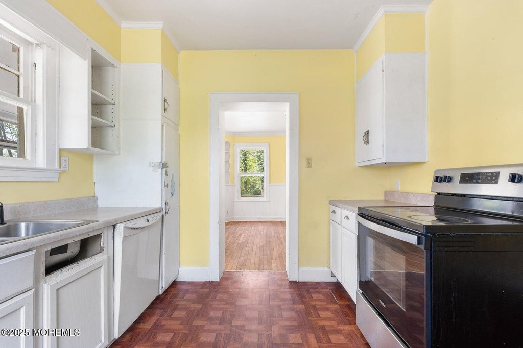 Eatontown, New Jersey, 07724, United States, 4 Bedrooms Bedrooms, ,2 BathroomsBathrooms,Residential,Forsale,1984569