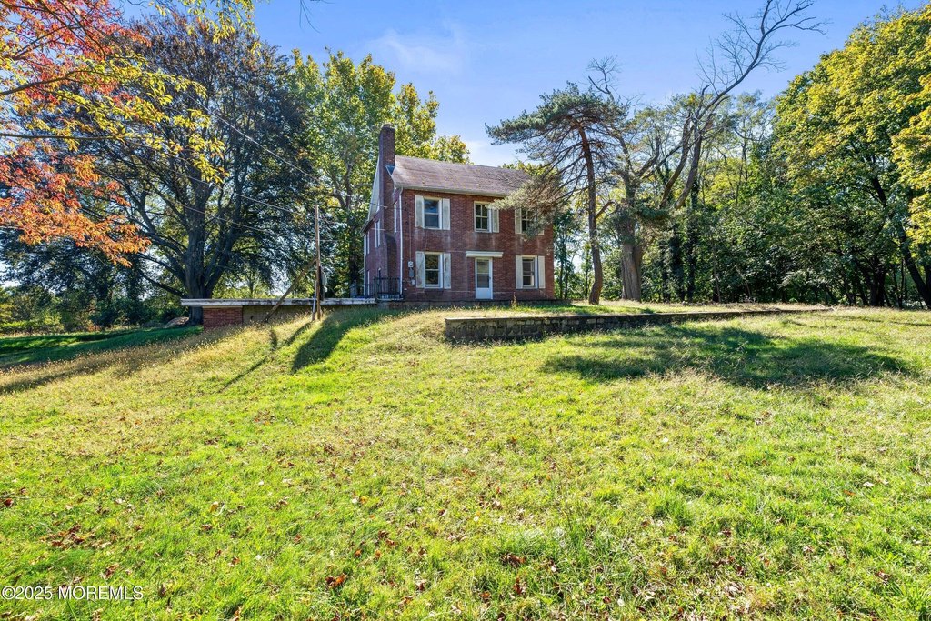 Eatontown, New Jersey, 07724, United States, 4 Bedrooms Bedrooms, ,2 BathroomsBathrooms,Residential,Forsale,1984569