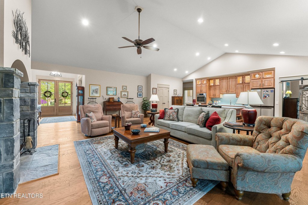 Crossville, Tennessee, 38558, United States, 4 Bedrooms Bedrooms, ,3 BathroomsBathrooms,Residential,Forsale,1952849